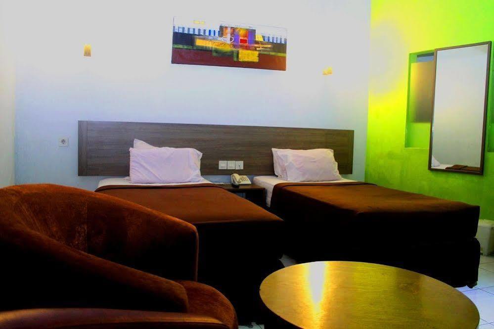 Xtra Hotel Бенгкулу Екстер'єр фото